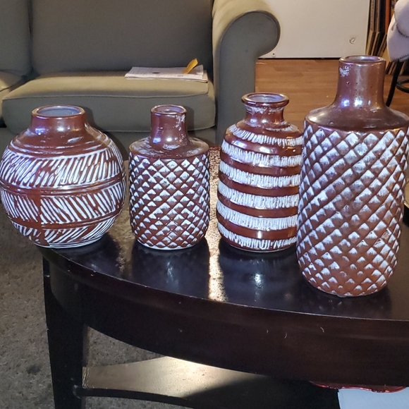 Vases - Picture 1 of 4